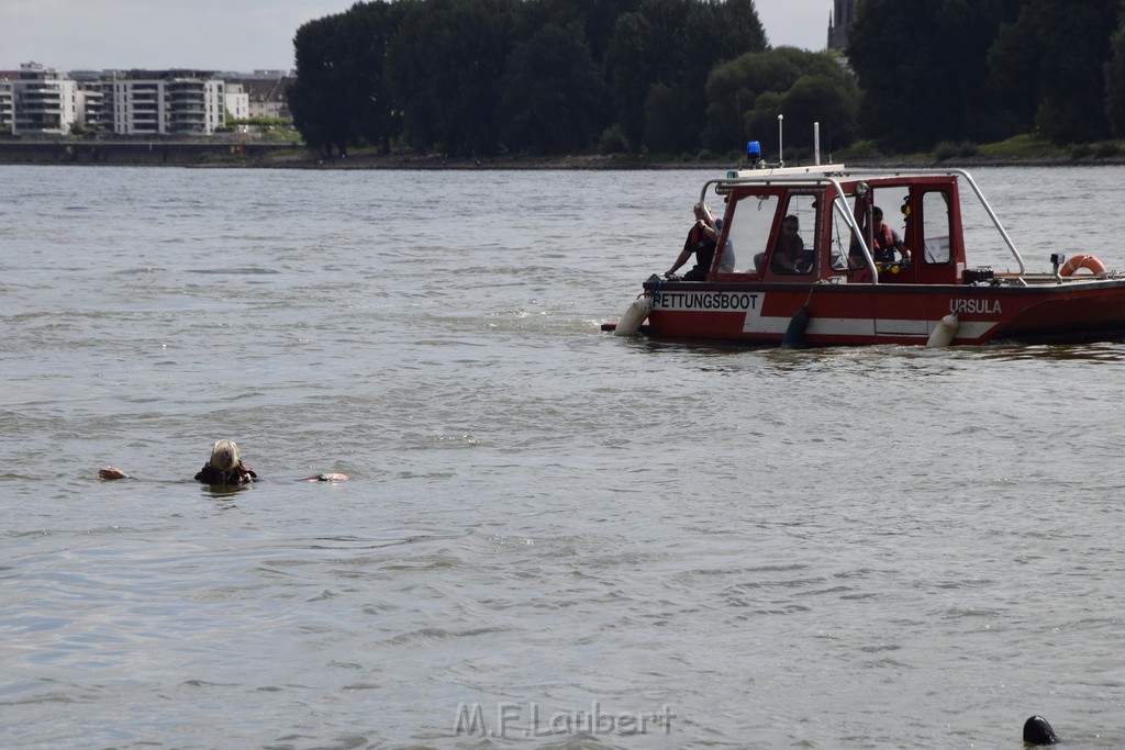 Uebung BF Taucher und Presse Koeln Zoobruecke Rhein P293.JPG - Miklos Laubert